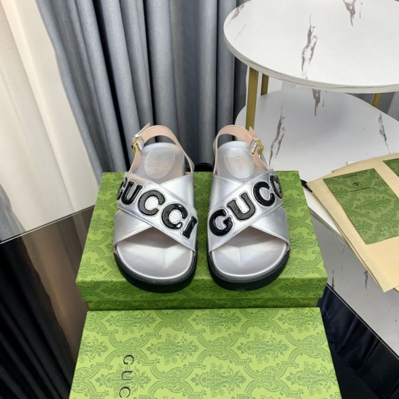 G*u*i slippers